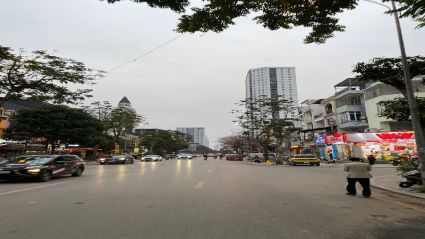 CHO THUÊ LIỀN KỀ KĐT VĂN PHÚ LÔ LK20B DIỆN TÍCH 100M2 MẶT TIỀN 5M HƯỚNG ĐÔNG NAM MẶT PHỐ HÀ CẦU, GẦN UBND QUẬN HÀ ĐÔNG #H5083.411