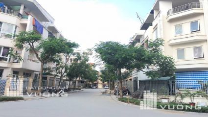 Cho thuê nhà Liền kề văn phú mặt đường 12m, nhà hướng Tây - Nam, Khu đô thị Văn Phú làm văn phòng 